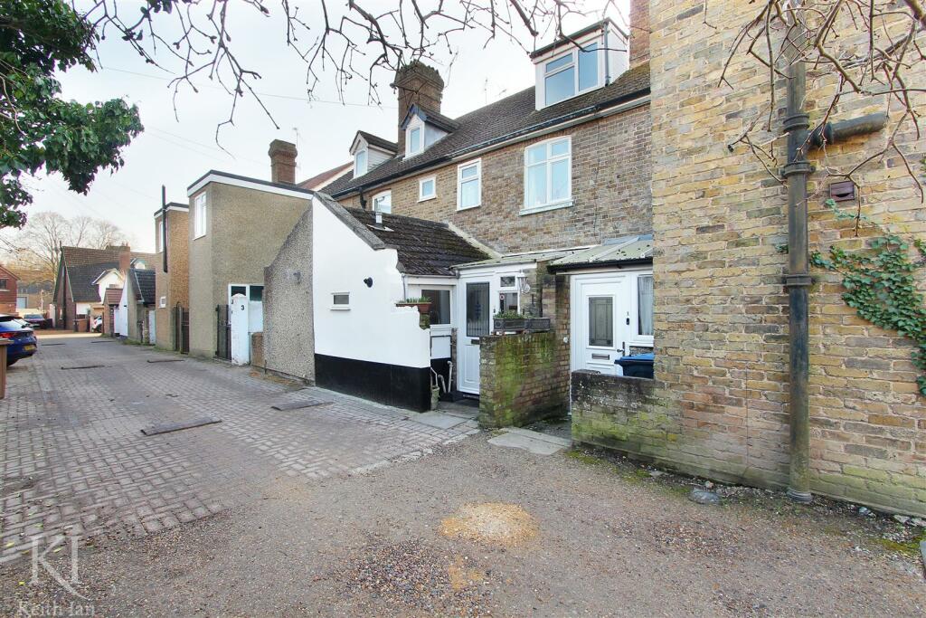 4 bedroom terraced house for sale in Glenmire Terrace, Stanstead