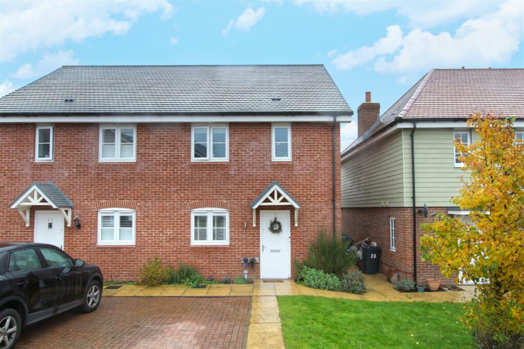 3 bedroom semidetached house for sale in The Chestnuts, Puckeridge