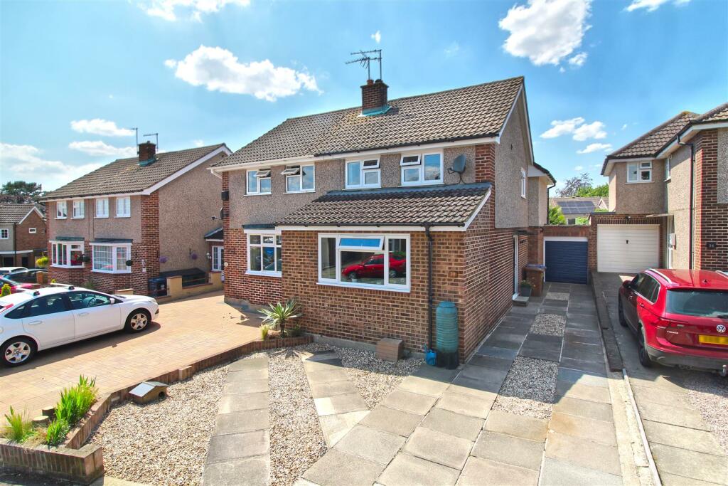 3 bedroom semidetached house for sale in Cheyne Close, Ware, SG12