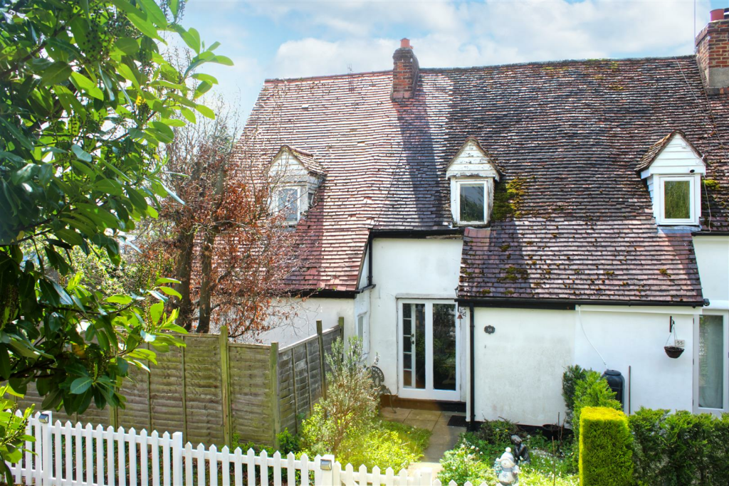 3 bedroom end of terrace house for sale in Upper Bacchus, Colliers End