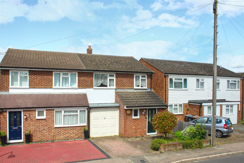3 bedroom semidetached house for sale in Musley Hill, Ware, SG12