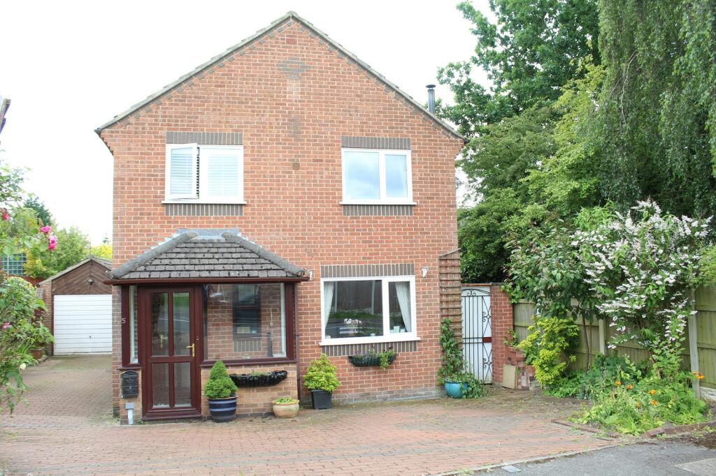 4 bedroom detached house for sale in The Chine, Broadmeadows, South