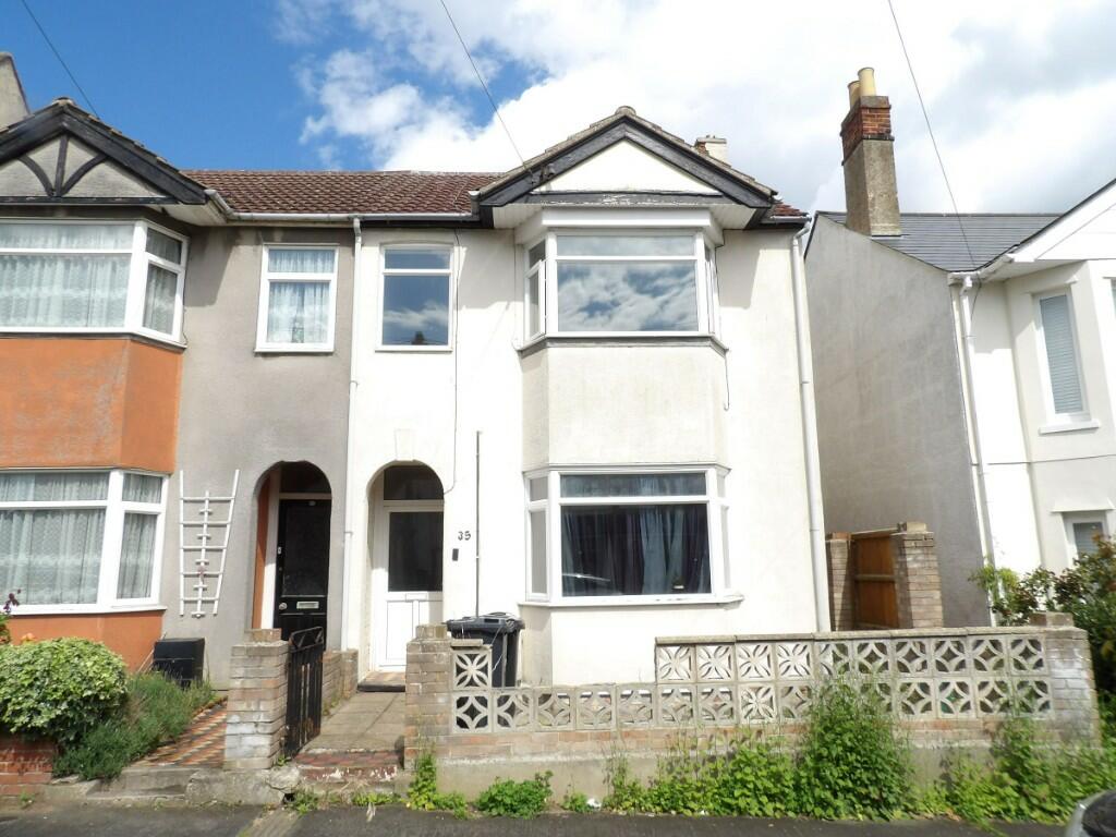 3 bedroom semidetached house for rent in Oakland Road, Harwich, Essex