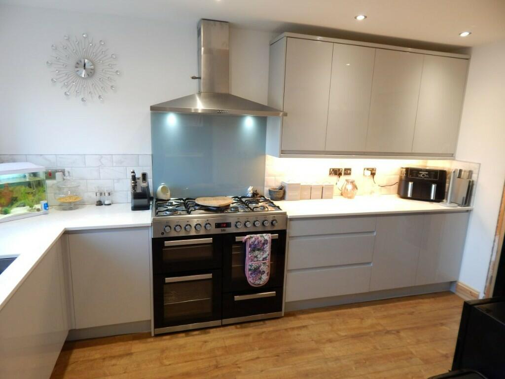 Additional property image - Dockfield Avenue, Harwich, Essex, CO12