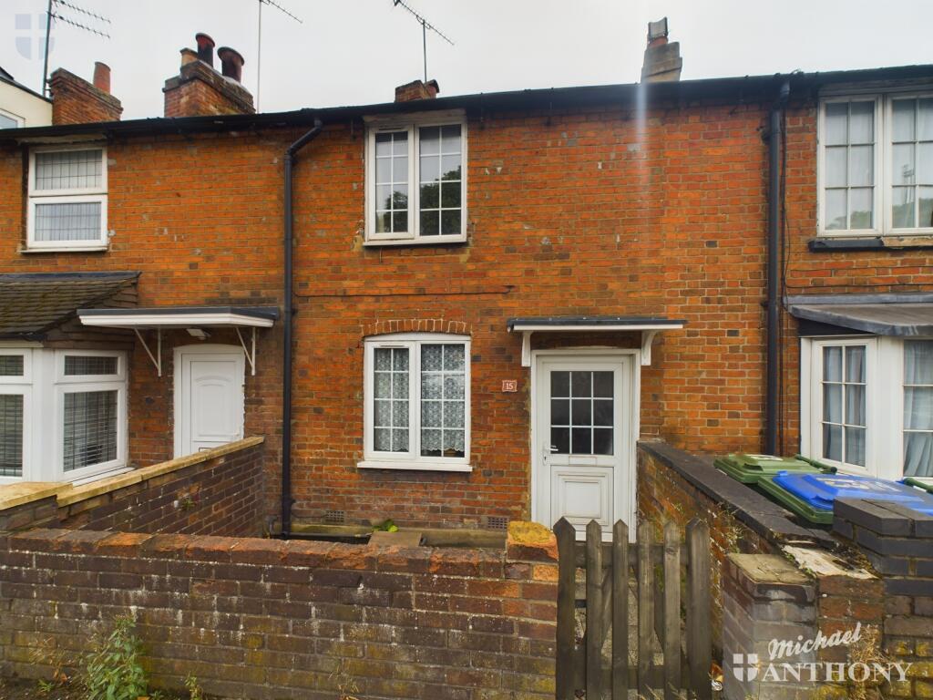 2 bedroom terraced house for sale in Wendover Road, Aylesbury, HP21