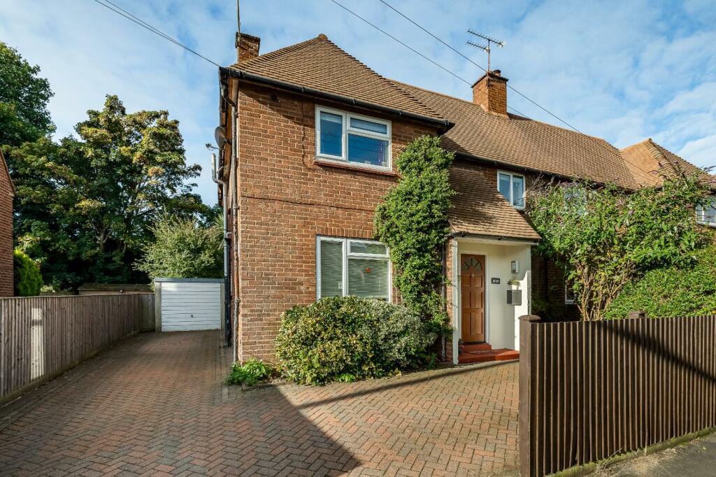 Main image of property: Grove Road, Amersham, Buckinghamshire, HP6 6ND