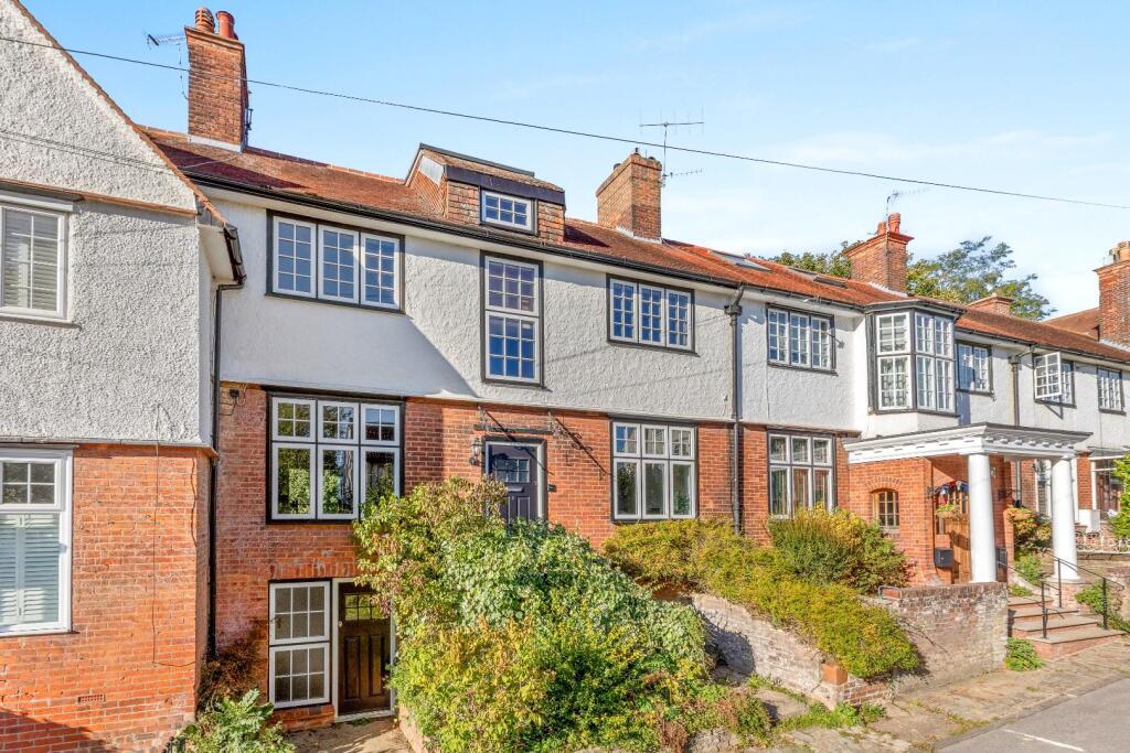 Main image of property: The Avenue, Amersham, Buckinghamshire, HP7 0AB