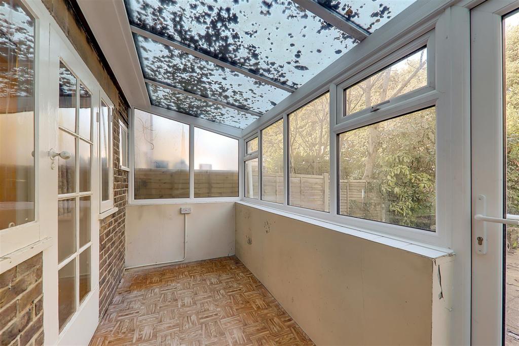 3 bedroom terraced house for sale in Bruce Avenue, Worthing, BN11