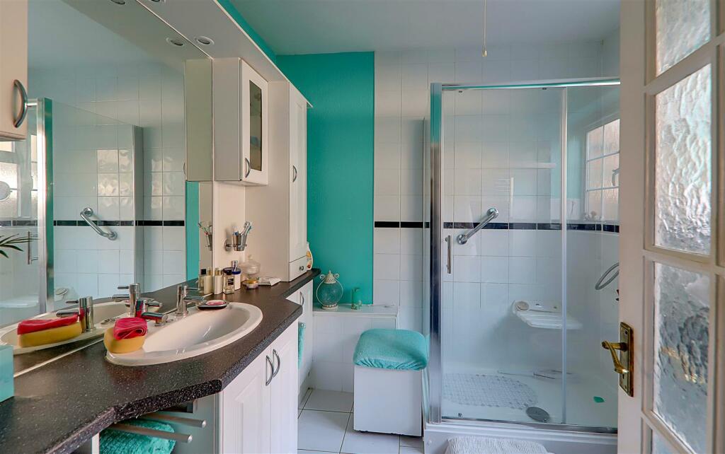 Additional property image - Wallace Avenue, Worthing