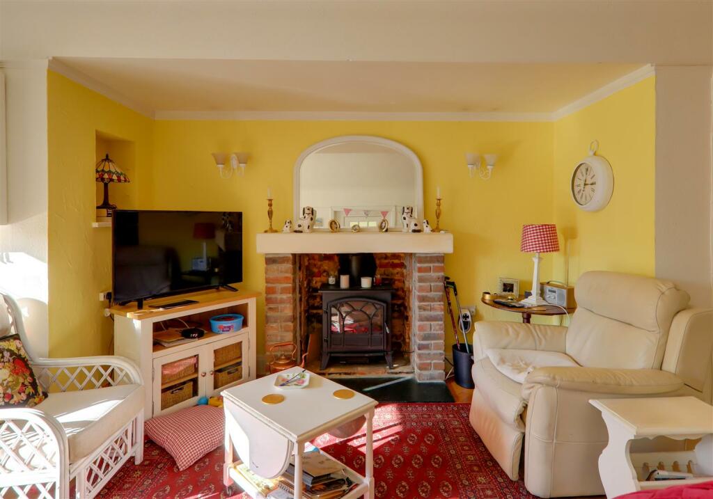 Additional property image - Wallace Avenue, Worthing