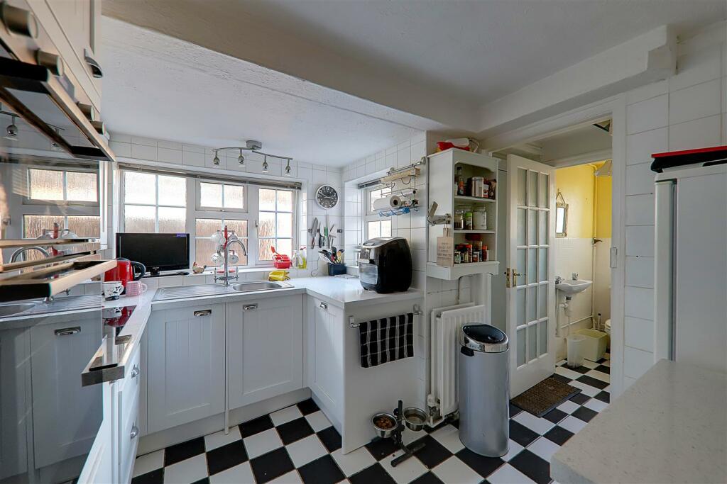 Additional property image - Wallace Avenue, Worthing
