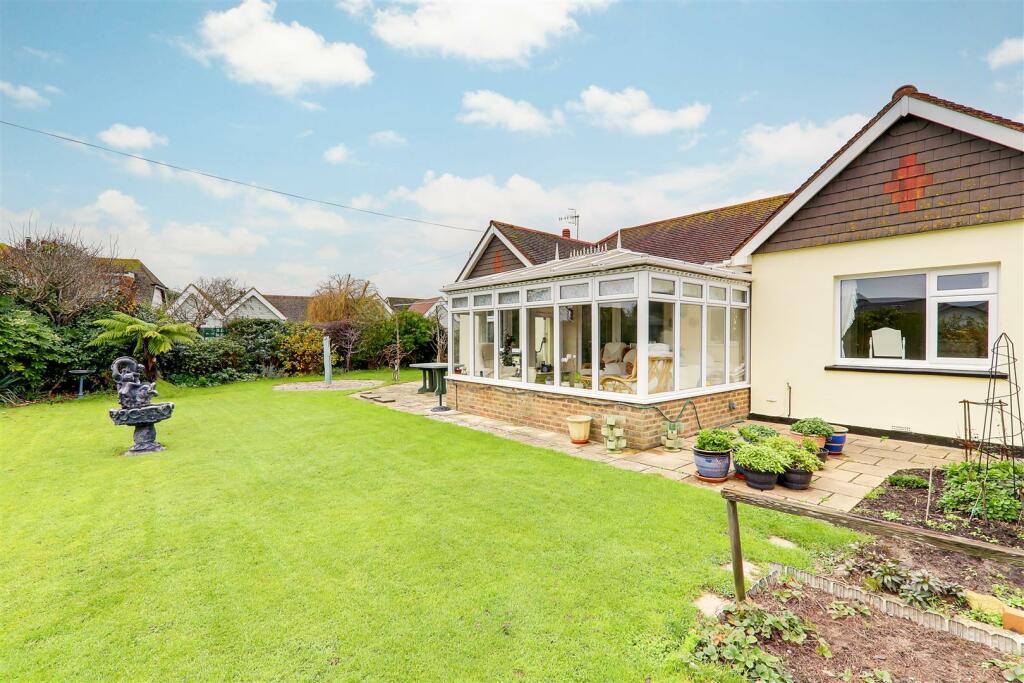 2 bedroom detached bungalow for sale in Ferring Close, Ferring, BN12