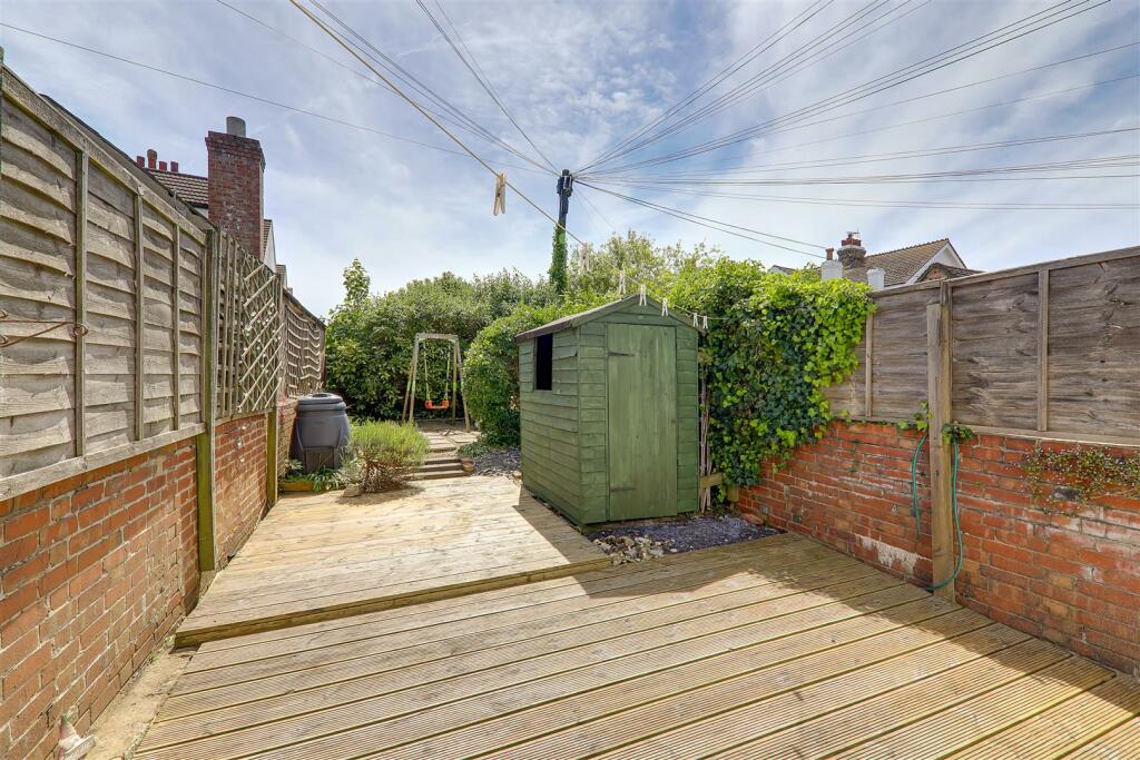 2 bedroom flat for sale in Tarring Road, Worthing, BN11