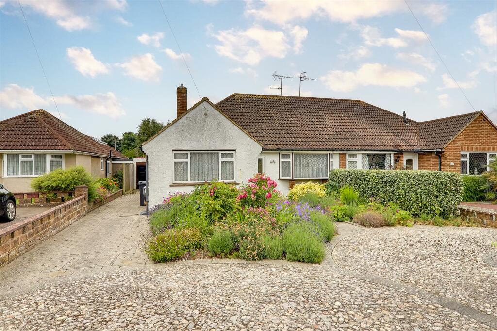 3 bedroom semidetached bungalow for sale in Strathmore Close, Worthing