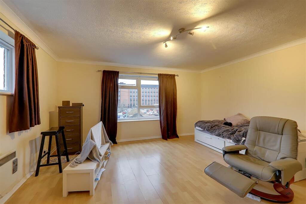 Additional property image - Hertford Road, Worthing, BN11