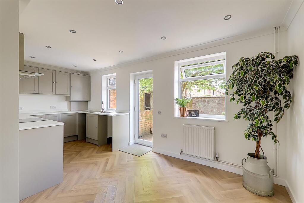 Additional image 4 of Barrington Close, Goring-By-Sea, Worthing