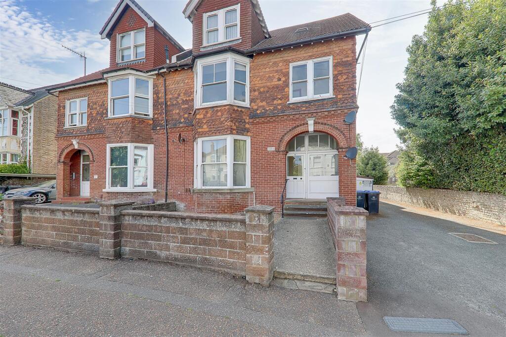 Main image of property: Oxford Road, Worthing, BN11