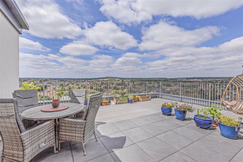 2 bedroom flat for sale in Skyline Apartments, Worthing, West Sussex, BN12 , BN12