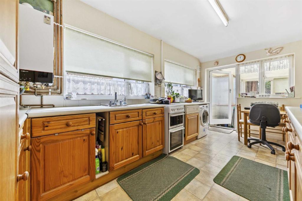 2 bedroom semidetached bungalow for sale in Windermere Road, Kettering