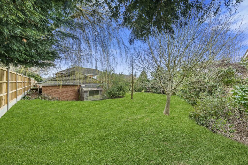 6 bedroom detached house for sale in Barton Road, Barton Seagrave, NN15