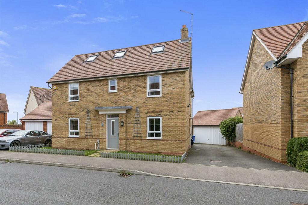 6 bedroom detached house for sale in Donnington Road, Burton Latimer, NN15