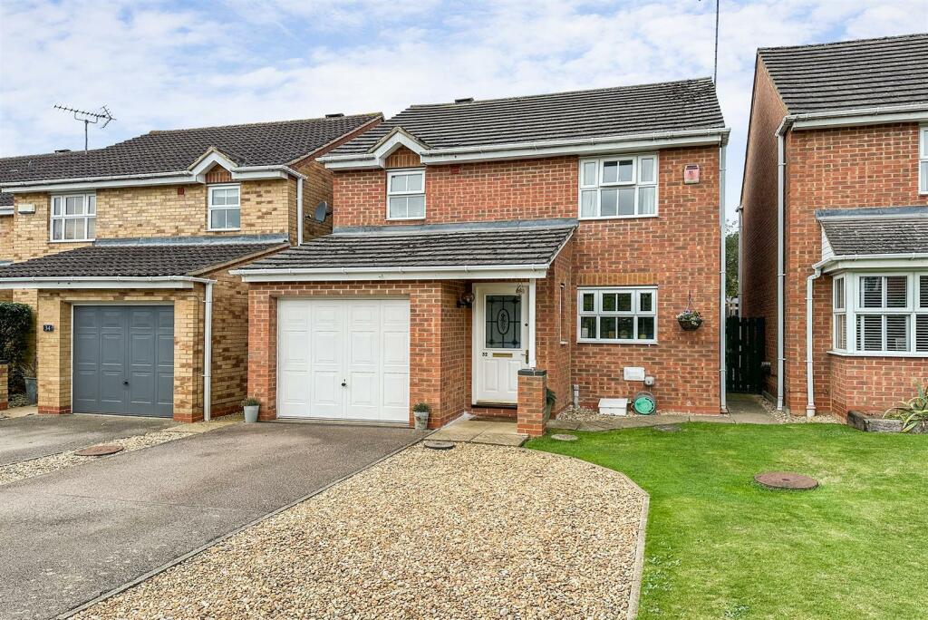 3 bedroom detached house for sale in Merrivale Close, Kettering, NN15