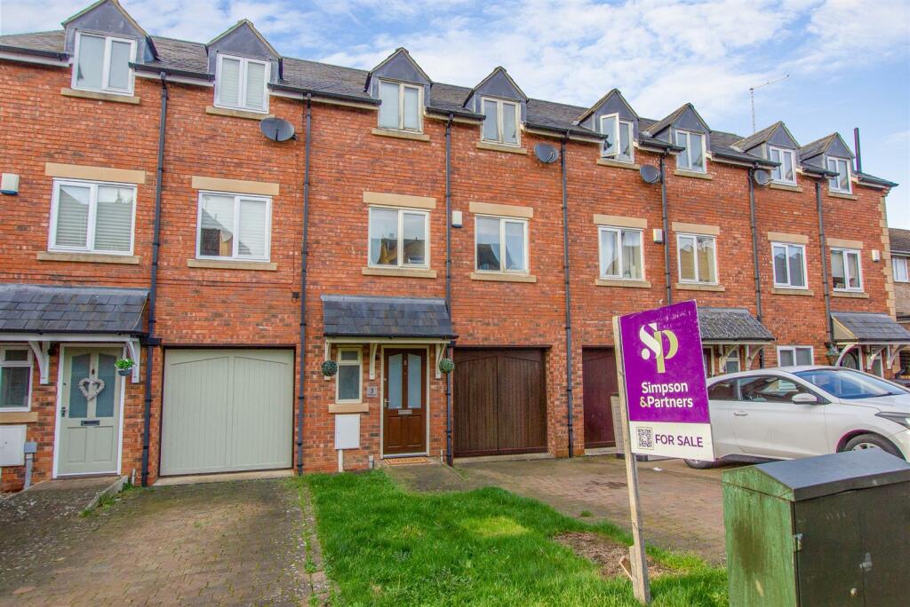 4 bedroom town house for sale in Well Street, Finedon,, NN9