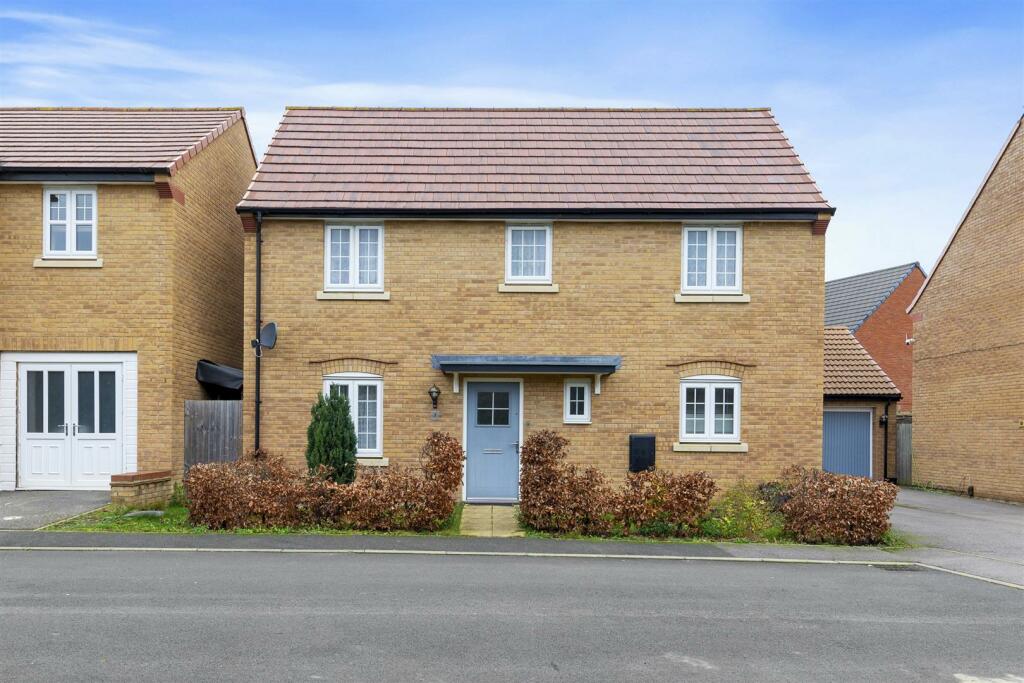 3 bedroom detached house for sale in Spriggs Close, Burton Latimer, NN15