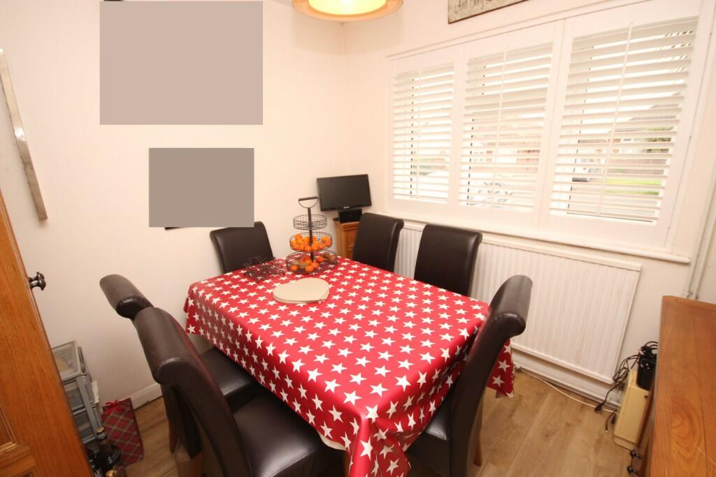 3 bedroom semidetached bungalow for sale in Ernest Drive, Allington