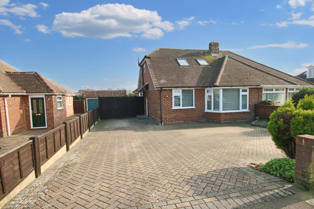 4 bedroom semidetached house for sale in Roseleigh Avenue, Allington