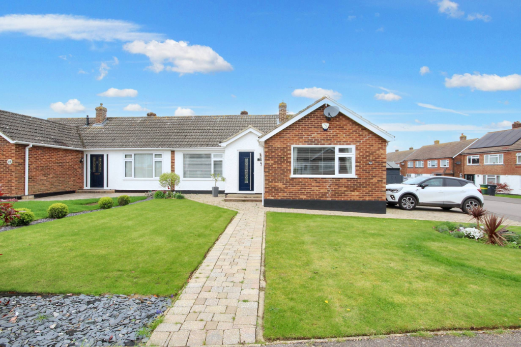 2 bedroom semidetached bungalow for sale in Westway, Coheath