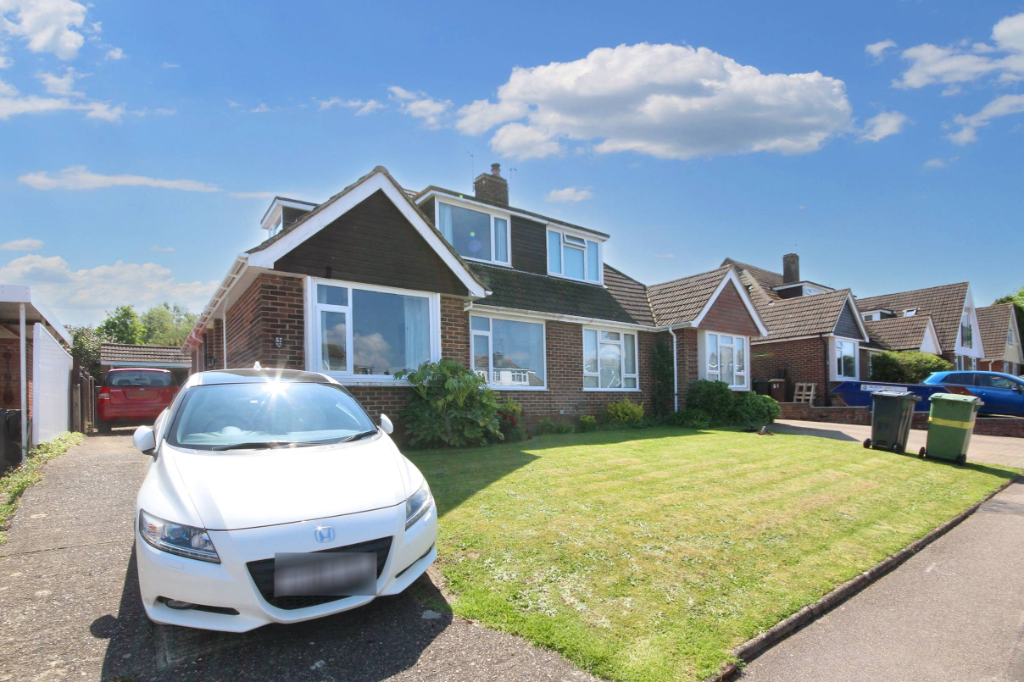 4 bedroom semidetached bungalow for sale in Maxwell Drive, Allington