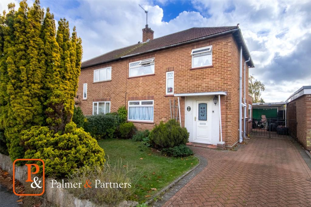 3 bedroom semidetached house for sale in Reaper Road, Colchester