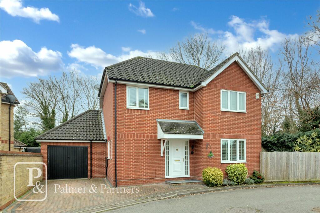 4 bedroom detached house for sale in Centaury Close, Stanway