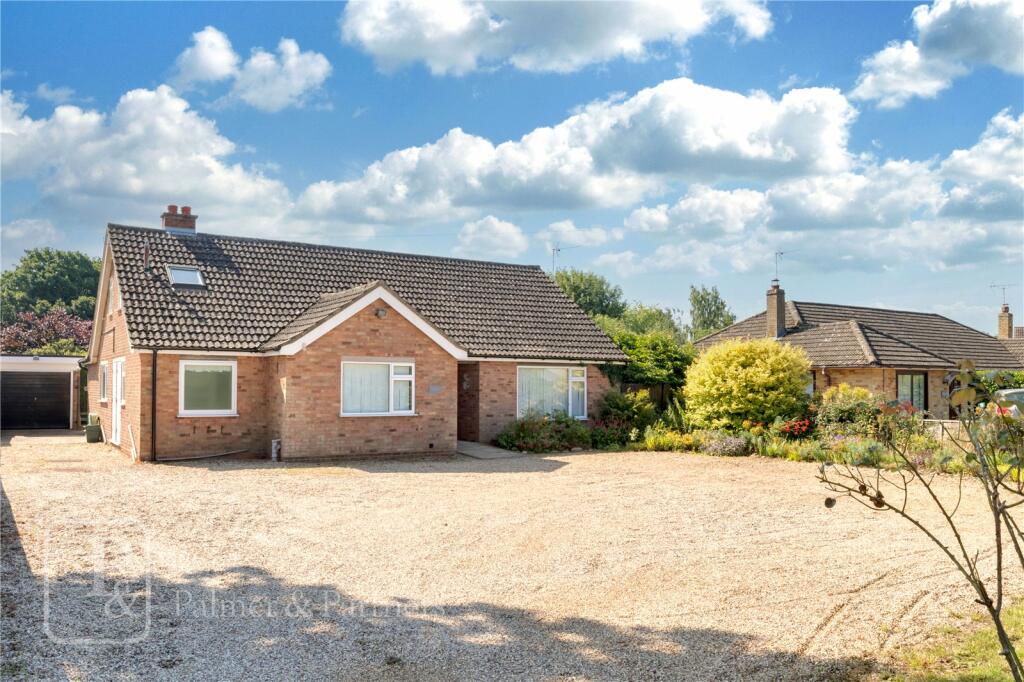 4 bedroom detached house for sale in Moor Road, Langham, Colchester