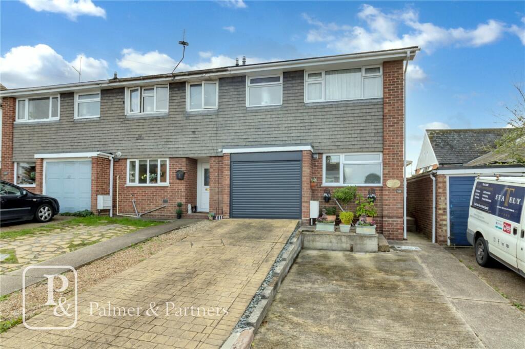 3 bedroom end of terrace house for sale in Harwich Road, Colchester