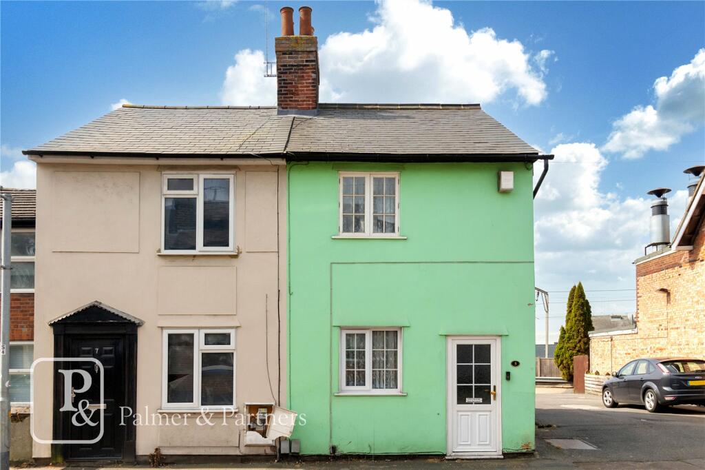 2 bedroom semidetached house for sale in Greenstead Road, Colchester