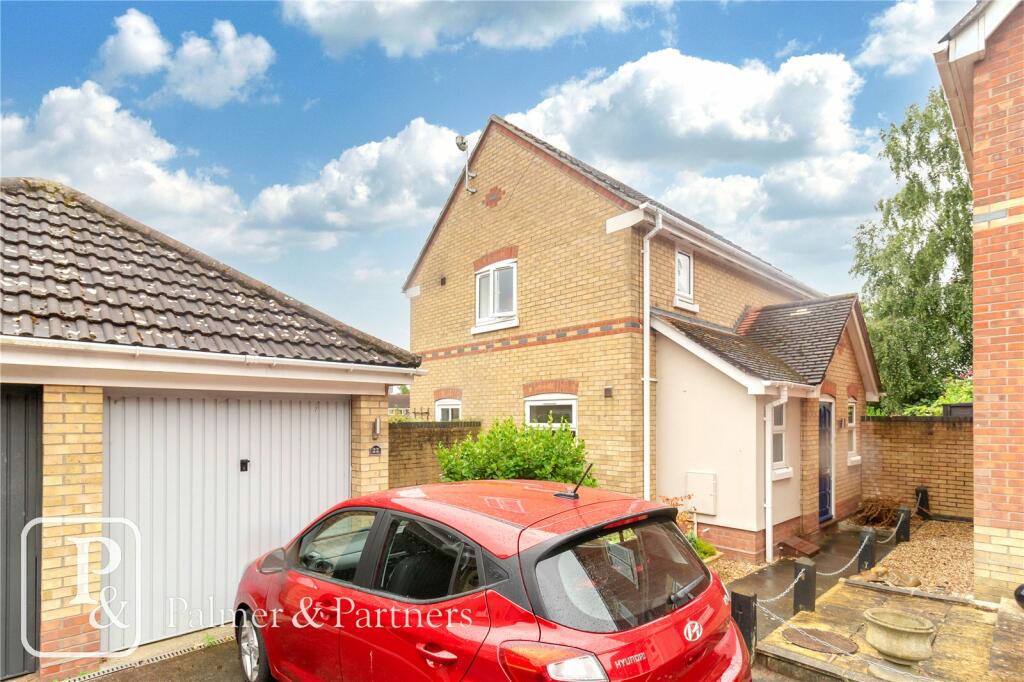 3 bedroom detached house for sale in Brinkley Lane, Highwoods