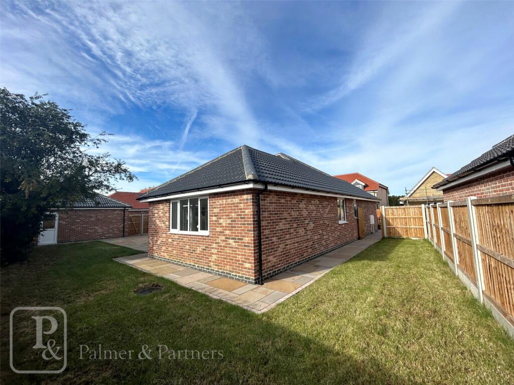Additional property image - The Meadows, Betts Green Road, Little Clacton, Essex, CO16