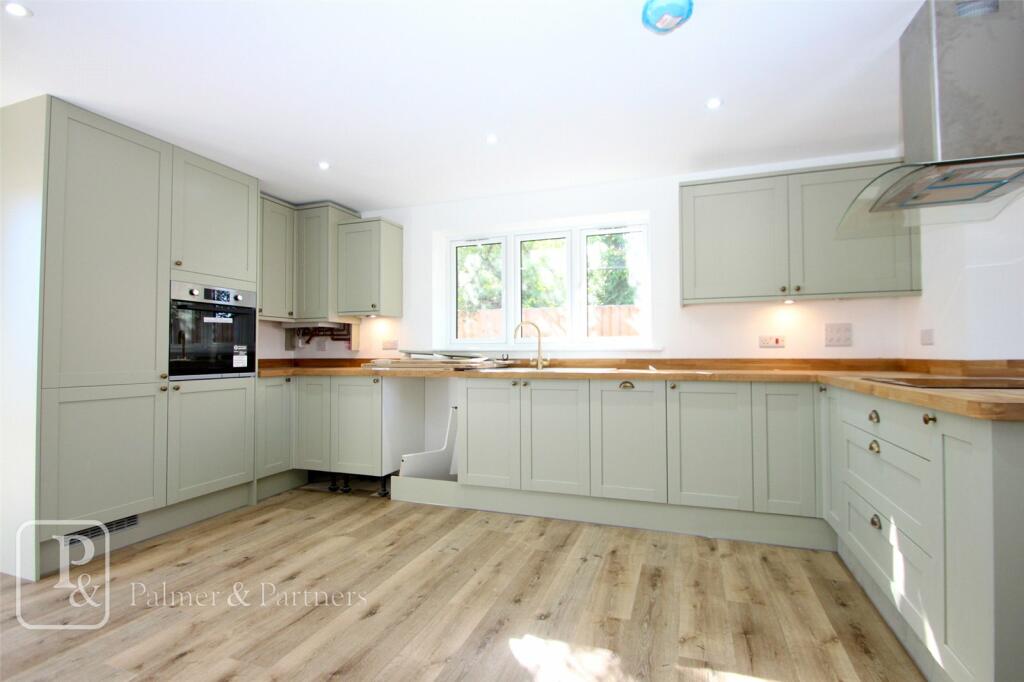 Additional property image - Madeleine Gardens, Great Holland, Frinton-On-Sea, CO13
