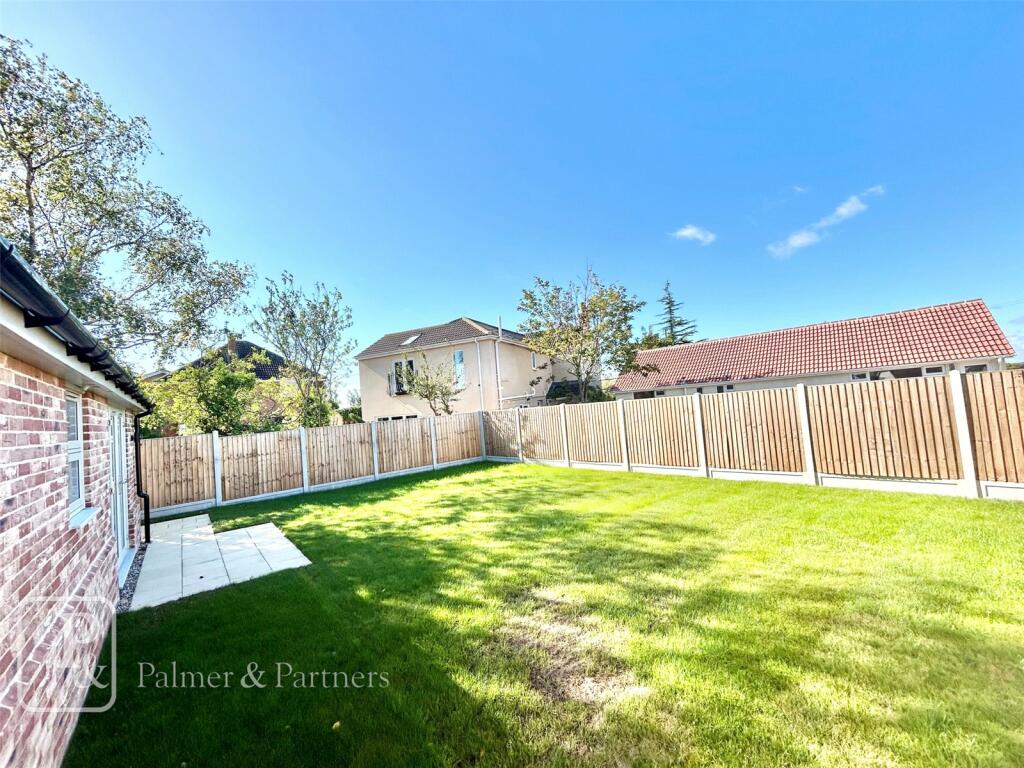 Additional property image - Madeleine Gardens, Great Holland, Frinton-On-Sea, CO13