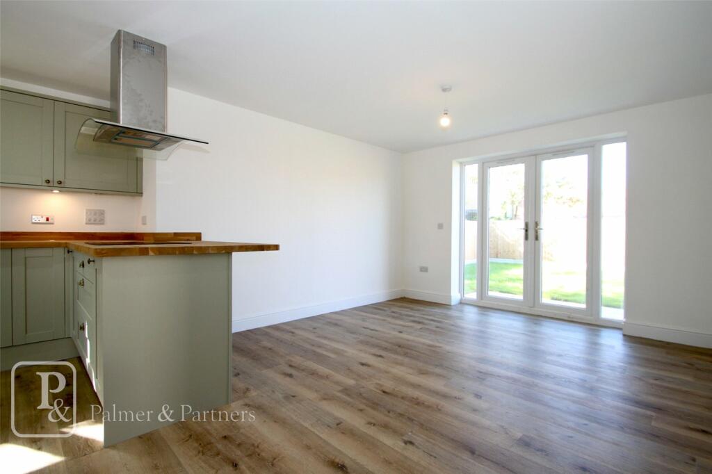 Additional property image - Madeleine Gardens, Great Holland, Frinton-On-Sea, CO13