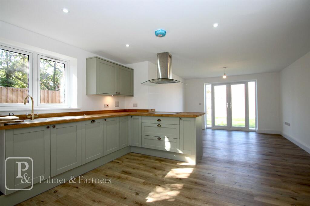 Additional property image - Madeleine Gardens, Great Holland, Frinton-On-Sea, CO13