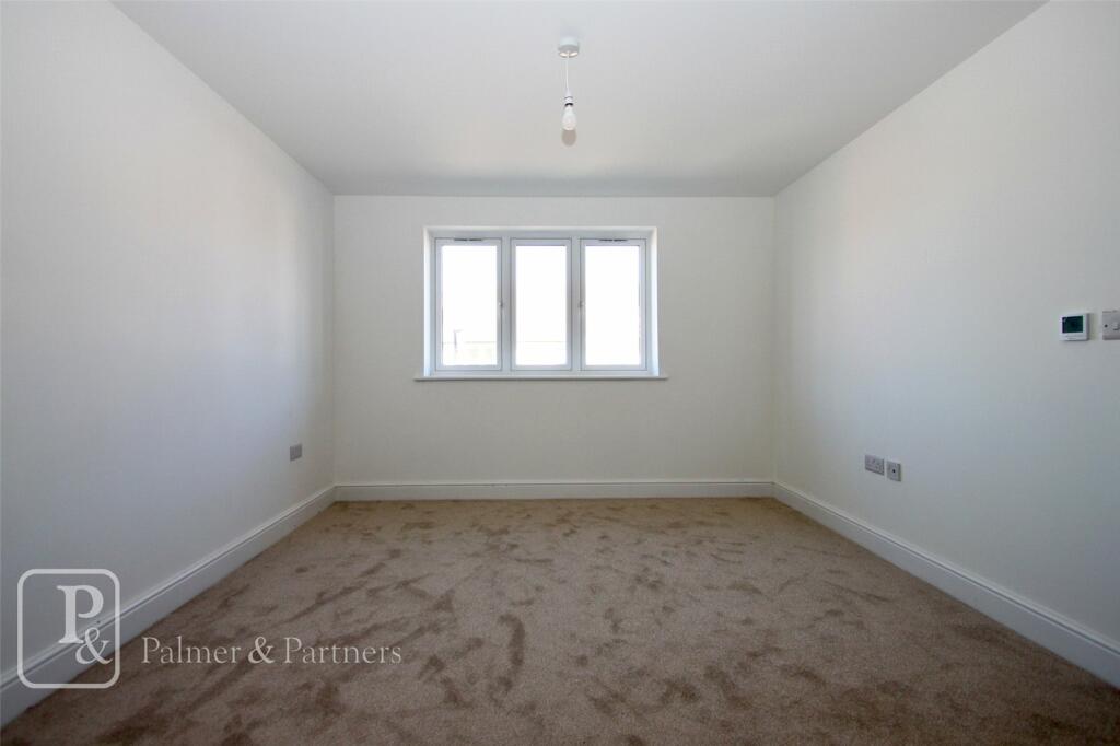 Additional property image - Madeleine Gardens, Great Holland, Frinton-On-Sea, CO13