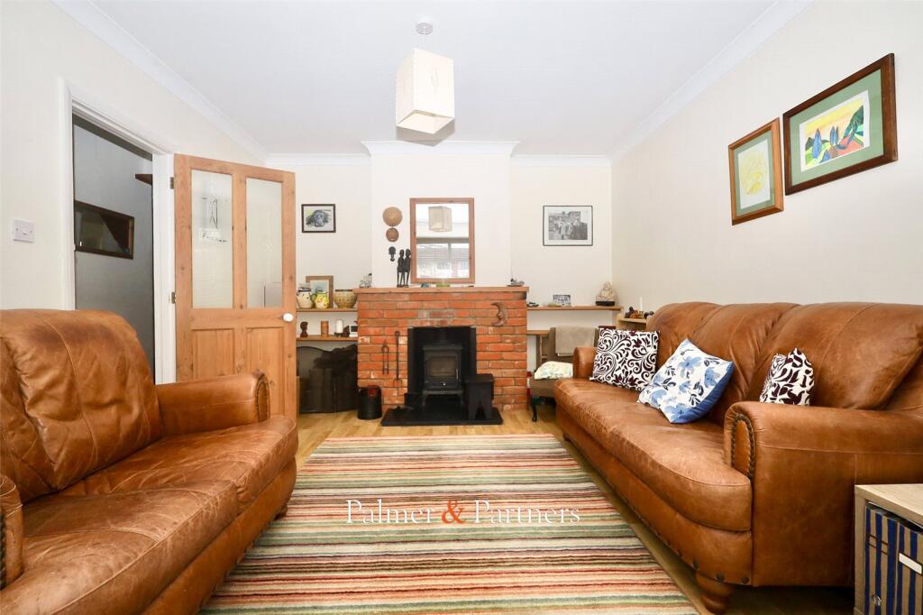 Additional property image - Walton Road, Walton on the Naze, Essex, CO14