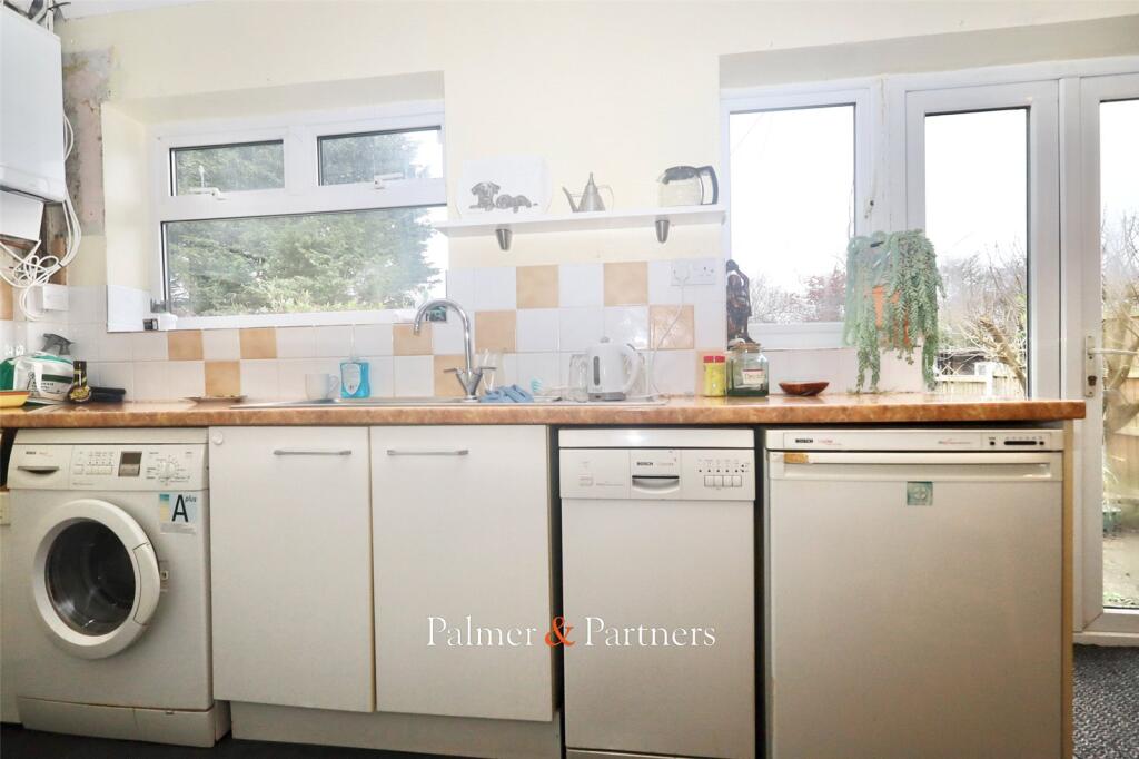 Additional property image - Walton Road, Walton on the Naze, Essex, CO14