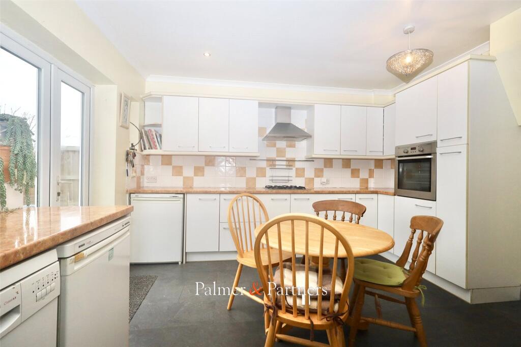 Additional property image - Walton Road, Walton on the Naze, Essex, CO14