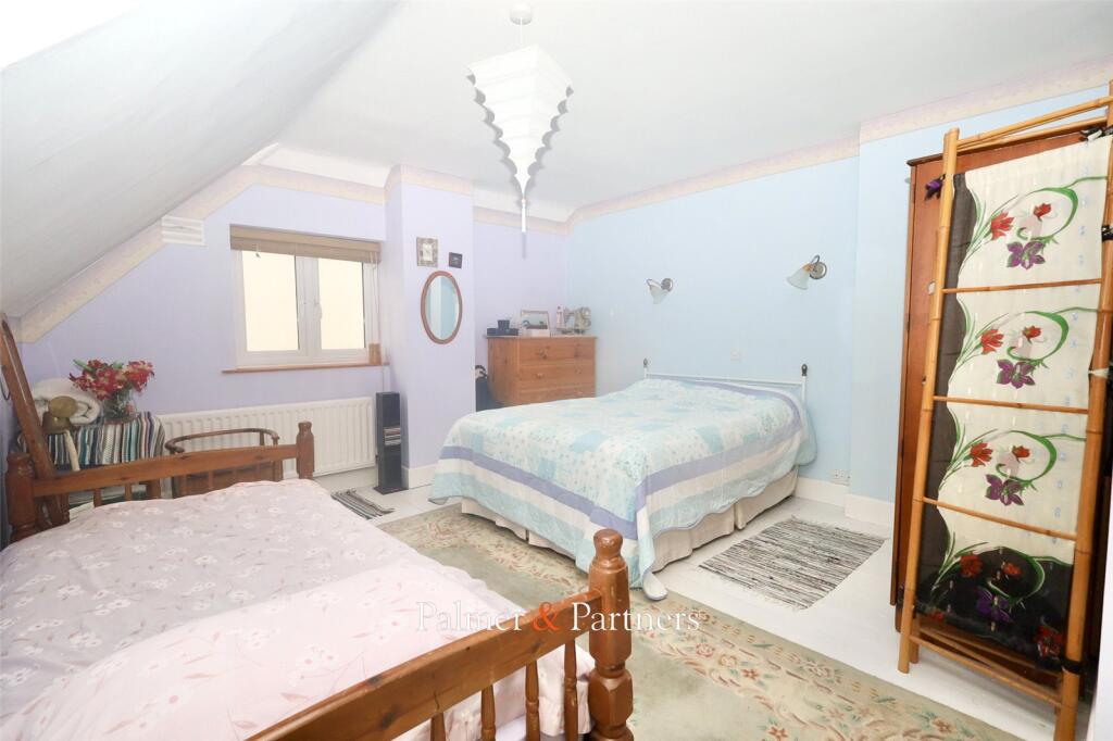 Additional property image - Walton Road, Walton on the Naze, Essex, CO14