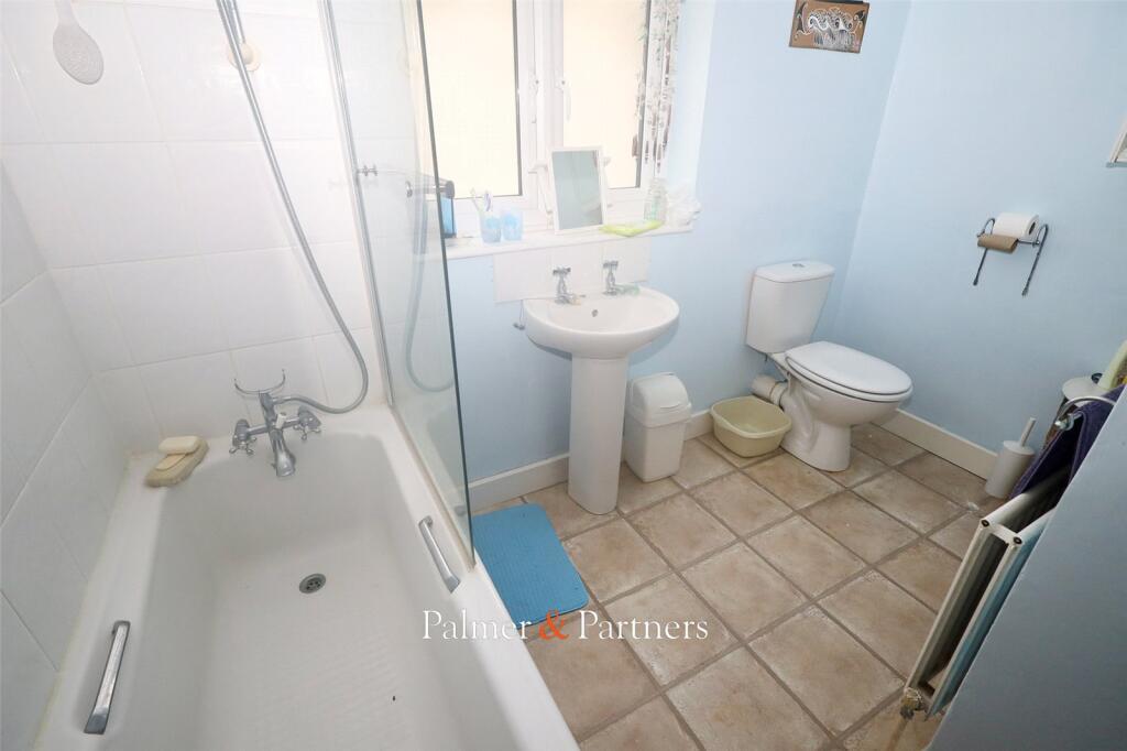 Additional property image - Walton Road, Walton on the Naze, Essex, CO14