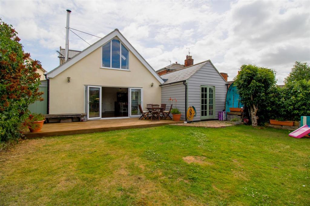 4 bedroom bungalow for sale in Chapel Road, Brightlingsea, Colchester, CO7